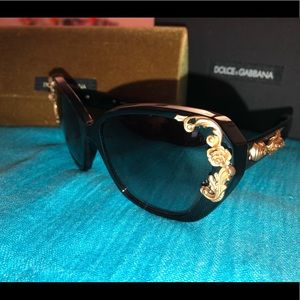 Dolce & Gabbana gold leaf sunglasses 🕶